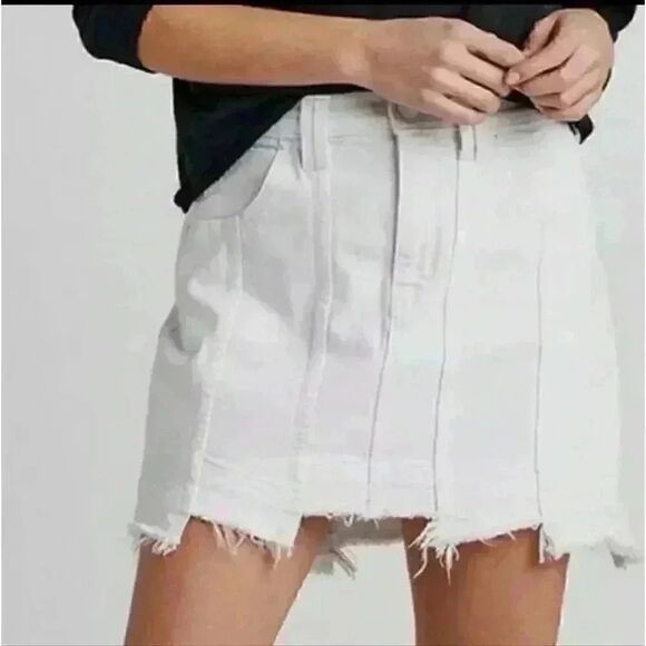 Hudson Jeans Dresses & Skirts - Hudson Weekender Step Hem White Skirt Size 29